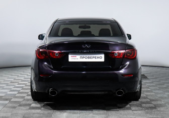 Подержанный автомобиль Infiniti Q50 2017 года (6 фото)