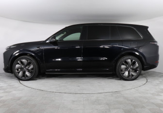 Подержанный автомобиль LiXiang L9 2023 года (8 фото)