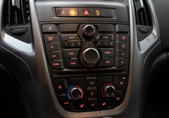 Подержанный автомобиль Opel Astra Hatchback 2013 года (18 фото)