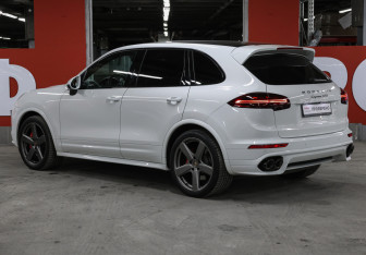 Подержанный автомобиль Porsche Cayenne 2016 года (7 фото)
