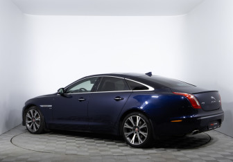 Подержанный автомобиль Jaguar XJ 2014 года (7 фото)