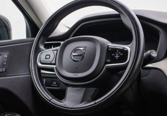 Подержанный автомобиль Volvo XC60 2018 года (15 фото)