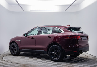 Подержанный автомобиль Jaguar F-Pace 2016 года (7 фото)