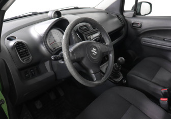 Подержанный автомобиль Suzuki Splash 2010 года (9 фото)