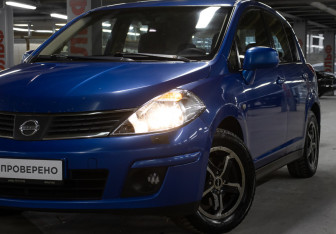 Подержанный автомобиль Nissan Tiida Hatchback 2007 года (21 фото)