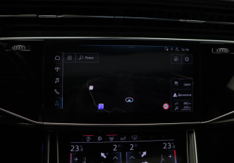 Подержанный автомобиль Audi Q8 2019 года (18 фото)