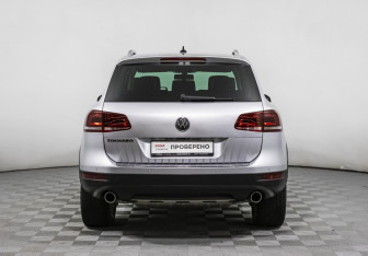 Подержанный автомобиль Volkswagen Touareg 2011 года (6 фото)
