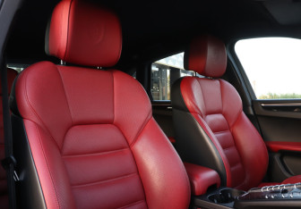 Подержанный автомобиль Porsche Macan 2015 года (14 фото)