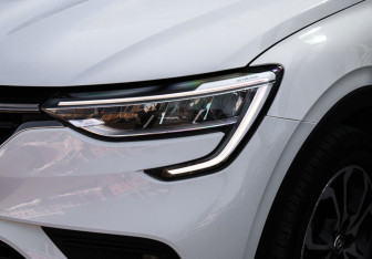 Подержанный автомобиль Renault Arkana 2021 года (25 фото)