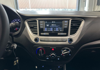 Подержанный автомобиль Hyundai Solaris Sedan 2020 года (16 фото)