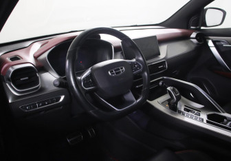 Подержанный автомобиль Geely Coolray 2021 года (8 фото)