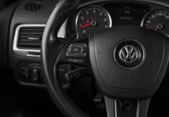 Подержанный автомобиль Volkswagen Touareg 2013 года (12 фото)