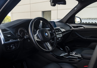 Подержанный автомобиль BMW X3 2020 года (9 фото)