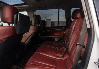 Подержанный автомобиль Lexus LX 2016 года (16 фото)
