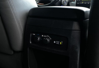 Подержанный автомобиль Toyota Land Cruiser Prado 2004 года (24 фото)