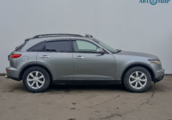 Подержанный автомобиль Infiniti FX 2005 года (4 фото)