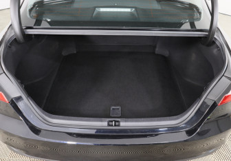 Подержанный автомобиль Toyota Camry Sedan 2018 года (16 фото)