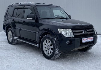 Подержанный автомобиль Mitsubishi Pajero 2010 года (3 фото)