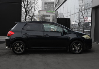 Подержанный автомобиль Toyota Auris Hatchback 2008 года (4 фото)