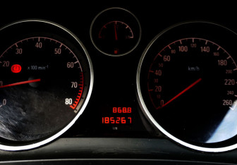 Подержанный автомобиль Opel Zafira Compactvan 2008 года (14 фото)