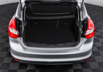 Подержанный автомобиль Ford Focus Hatchback 2013 года (10 фото)