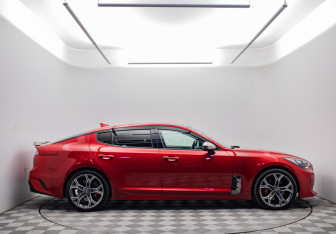 Подержанный автомобиль Kia Stinger 2019 года (4 фото)