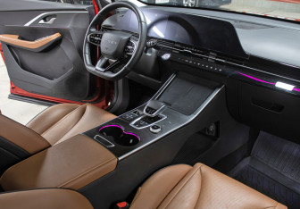 Подержанный автомобиль Omoda C5 2024 года (17 фото)