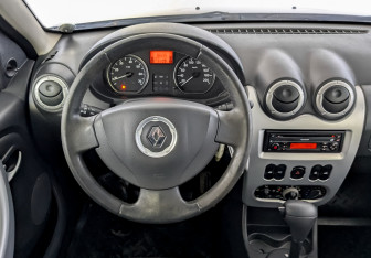 Подержанный автомобиль Renault Sandero 2011 года (21 фото)
