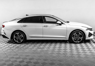 Подержанный автомобиль Kia K5 2021 года (4 фото)