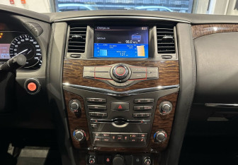 Подержанный автомобиль Nissan Patrol 2013 года (17 фото)