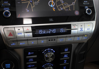 Подержанный автомобиль Toyota Land Cruiser Prado 2023 года (20 фото)