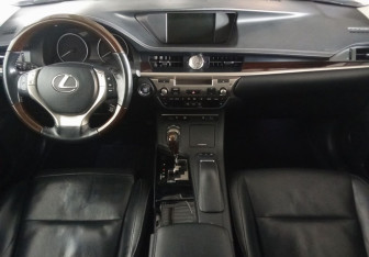 Подержанный автомобиль Lexus ES 2014 года (9 фото)
