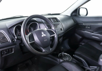 Подержанный автомобиль Mitsubishi ASX 2014 года (10 фото)