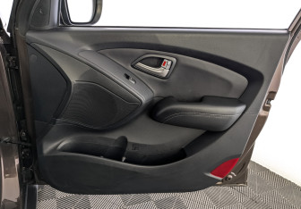 Подержанный автомобиль Hyundai ix35 2012 года (25 фото)