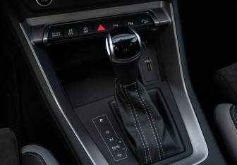 Подержанный автомобиль Audi Q3 2021 года (20 фото)