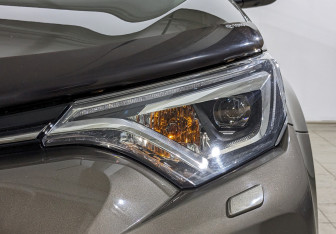 Подержанный автомобиль Toyota RAV4 2016 года (13 фото)