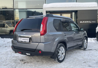Подержанный автомобиль Nissan X-Trail 2013 года (5 фото)