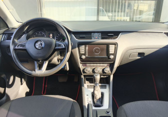 Подержанный автомобиль Skoda Octavia Liftback 2016 года (13 фото)