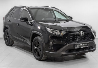 Подержанный автомобиль Toyota RAV4 2021 года (3 фото)