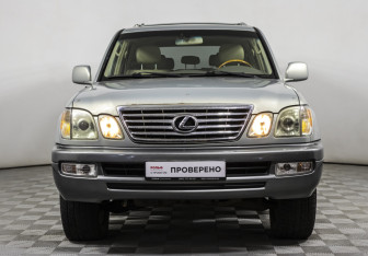 Подержанный автомобиль Lexus LX 2004 года (2 фото)