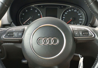 Подержанный автомобиль Audi A1 2010 года (16 фото)