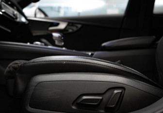 Подержанный автомобиль Audi A4 Sedan 2017 года (25 фото)