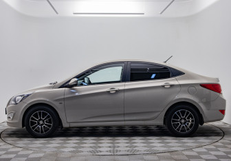 Подержанный автомобиль Hyundai Solaris Sedan 2015 года (2 фото)