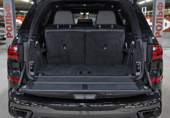Подержанный автомобиль BMW X7 2021 года (10 фото)