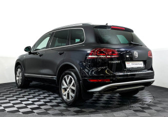 Подержанный автомобиль Volkswagen Touareg 2014 года (7 фото)