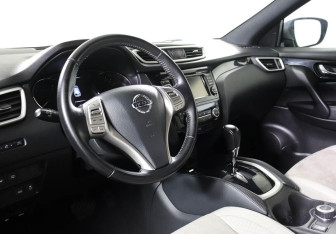 Подержанный автомобиль Nissan Qashqai 2015 года (6 фото)