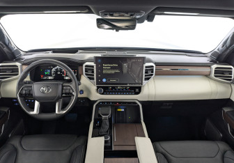 Подержанный автомобиль Toyota Sequoia 2023 года (14 фото)