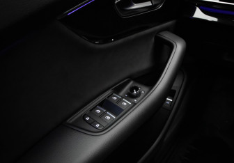 Подержанный автомобиль Audi SQ8 2024 года (13 фото)