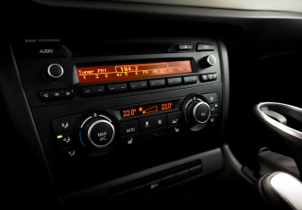 Подержанный автомобиль BMW X1 2014 года (25 фото)