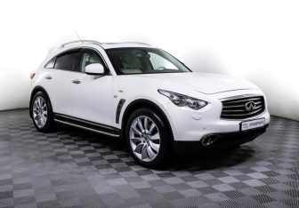 Подержанный автомобиль Infiniti QX70 2015 года (3 фото)